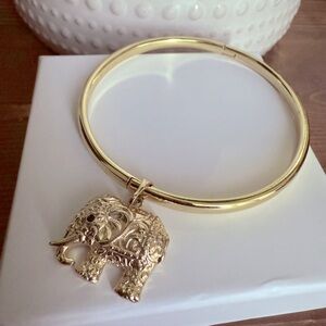 Elephant  bracelet. Opens and closes to fit easily.
Won’t tarnish
